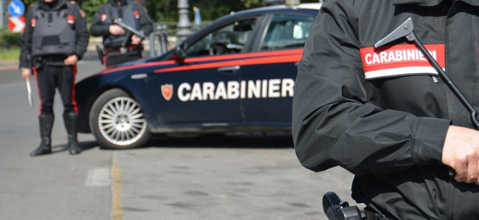 Si sposta in treno per spacciare ma viene fermato dopo aver venduto della droga ad una ragazza